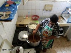 "أندونيسية" تسقط من الطابق الرابع لعمارة خلف كازية الاستقلال