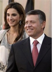 الملك والملكة يتكفلان بتغطية نفقات استكمال تعليم 200 يتيم