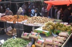 الحكومة تقول انها ضبطت الامور .. واسعار الخضار في ارتفاع واللحوم البيضاء مفقودة في الزرقاء
