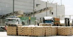 "الكلنكر"..هل يتسبب في انهيار صناعة الأسمنت المحلية؟