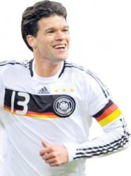 لوف يشيد ببالاك وليفربول يستأنف قرار طرد جو كول