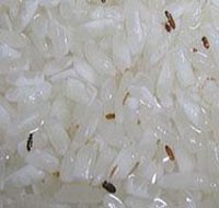 ضبط 40 طنا من الأرز المليء بالشوائب في الزرقاء