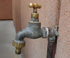 تشكيل لجنة طوارىء لمعالجة قضايا انقطاع المياه بالزرقاء