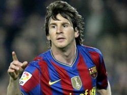 ثلاثية بديعة من الساحر تمنح برشلونة لقب "سوبر الكرة الأسبانية"