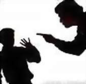 كسر في الجمجمة ونزيف بالمخ سبب وفاة طفل ضربه والده بالرصيفة