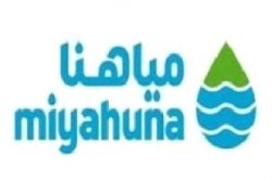 العشرات من موظفي "مياهنا" وأسرهم يعتصمون أمام رئاسة الوزراء