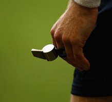 حكم دولي يلفظ أنفاسه في الملعب بعد إصابته بأزمة قلبية حادة