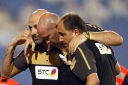 إصابة مدرب "النصر" تفتح ملف المفرقعات النارية بملاعب السعودية