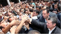 الملك يؤدي صلاة الجمعة في المسجد الحسيني الكبير