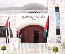 وسط اتهام النقابة بالصمت.. المومني يتهم مواقع الكترونية بتلقي أموال من الخارج