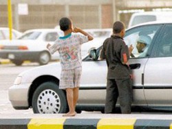 "تيمة" تخطف طفلين من أمام منزلهما وتستخدمهما في التسول