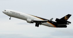 سقوط طائرة شحن في دبي ومصرع أفراد طاقمها