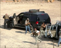 نيويورك تايمز: "بلاك ووتر" تتخفى وراء "شركات واجهة" للفوز بالعقود الامريكية