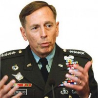 بترايوس: احراق القرآن سيضع حياة الجنود الاميركيين في خطر