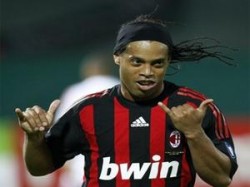 "روني" يهدد بعدم التجديد إذا لم تتم مساواته بروبينيو وإبرا