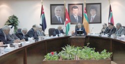 الحكومة تجدد الدعوة للحوار.. منصور وذياب: لا جديد في لقاء القاضي