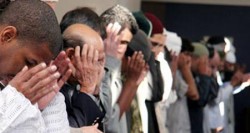 "دائرة الإفتاء": صلاة العيد لا تجزئ عن صلاة الجمعة