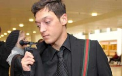 "ماركا" تشيد بتألق أوزيل خليفة جوتي