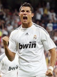 رونالدو يقود ريال مدريد للفوز على سوسيداد والصعود للصدارة في اسبانيا