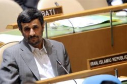 البرلمان الإيراني يُلوح بعزل نجاد "إذا استمر في تخطي القانون"