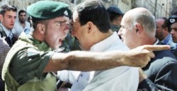 قوات الاحتلال تقتحم الأقصى وتعتقل عددا من المصلين