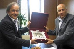 بلاتيني يهدد بإلغاء عضوية إسرائيل من الاتحاد الأوروبي