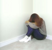 اتهام أب باغتصاب ابنته القاصر بعد انفصاله عن أمها