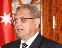 الأوقاف تدعو مواليد1946 لاستلام تصاريح الحج