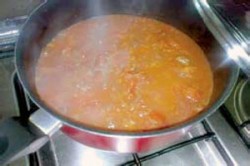 «قلاية البندورة» .. اختفت عن الموائد اضطراريا!