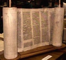 اكتشافا هز إسرائيل..العثور على أقدم نسخة للتوراة تذكر اسم النبي الكريم