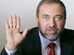 ليبرمان يتبجح على أوروبا: سووا مشاكلكم قبل أن تسدوا النصائح لإسرائيل