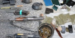 القبض على 4 من تجار المخدرات والأسلحة بعد تبادل لإطلاق النار