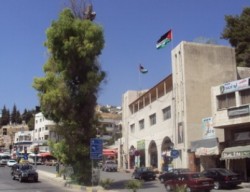 الاعتداء على مقر بلدية عجلون من قبل مجهولين