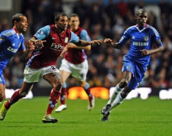 تشلسي يتصدر الدوري الإنجليزي