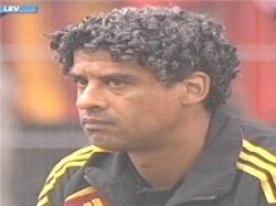 مدرب برشلونة السابق يفسخ عقده ويرحل عن جالاطا سراي