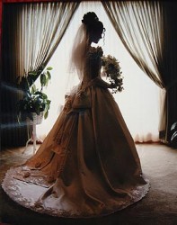 فتاة تحتال على عربي بمحاولة تزويجه من أخرى متزوجة