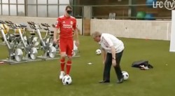 ليفربول يدعم المكفوفين ويدرب لاعبيه على ضربات الجزاء معصوبي الأعين !!