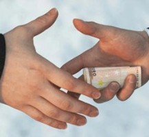 توقيف متهمين بالمتاجرة بالأصوات في "البلقاء"