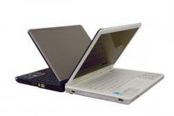 موظفو "التربية والتعليم" محرومون من مبادرة حاسوب محمول