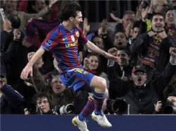 رونالدو يتخطى الأسطورة زيدان وميسي على قائمة الأنتظار