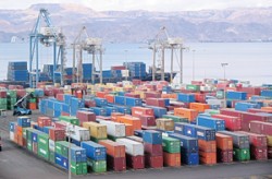 إحباط تهريب اقمشة والبسة والعاب بالعقبة تقدر بـ32 الف دينار