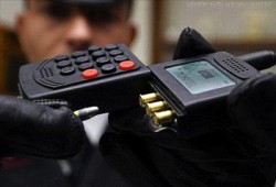 اسلحة اغتيال جديدة على شكل موبايل تغزو العراق.. بالفيديو