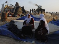 اسرائيل تهدم مسجدا بالنقب والسكان العرب يعيدون بناؤه