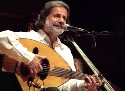 مارسيل خليفة وفراس ابراهيم يتعرضان لحادث سير على طريق درعا