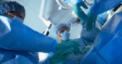 الاذاعة الاسرائيلية: زوجة أمير خليجي تخضع لعملية معقدة بمستشفى إسرائيلي