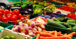 موجة جديدة من ارتفاع أسعار البندورة والبطاطا واللحوم