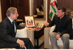 الملك يتلقى برقيات تهنئة بالعام الهجري الجديد