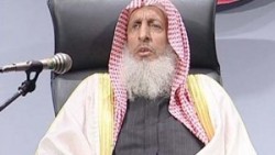 مفتي السعودية: طباعة القرآن الكريم على 'التورتة' استهانة به