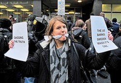 مؤسس "ويكيليكس" يهدد بنشر وثائق خطيرة بعد اعتقاله في لندن