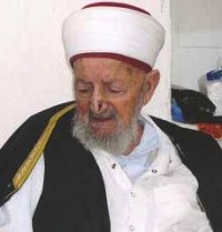 أكبر معمر أردني: حفرت قبري وأقضي وقتي بقراءة القرآن